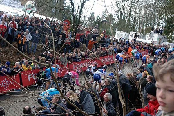 Watching the action on the Kemmelberg