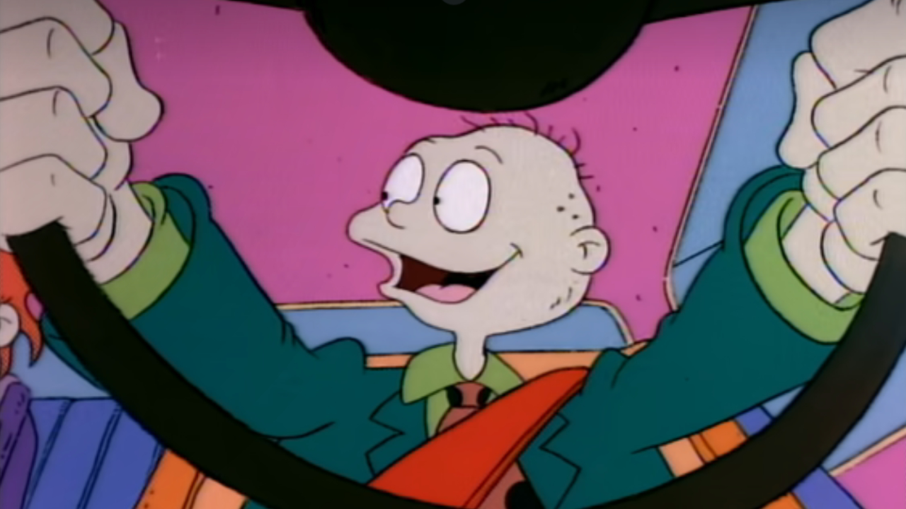 Tommy conduciendo un coche en Rugrats