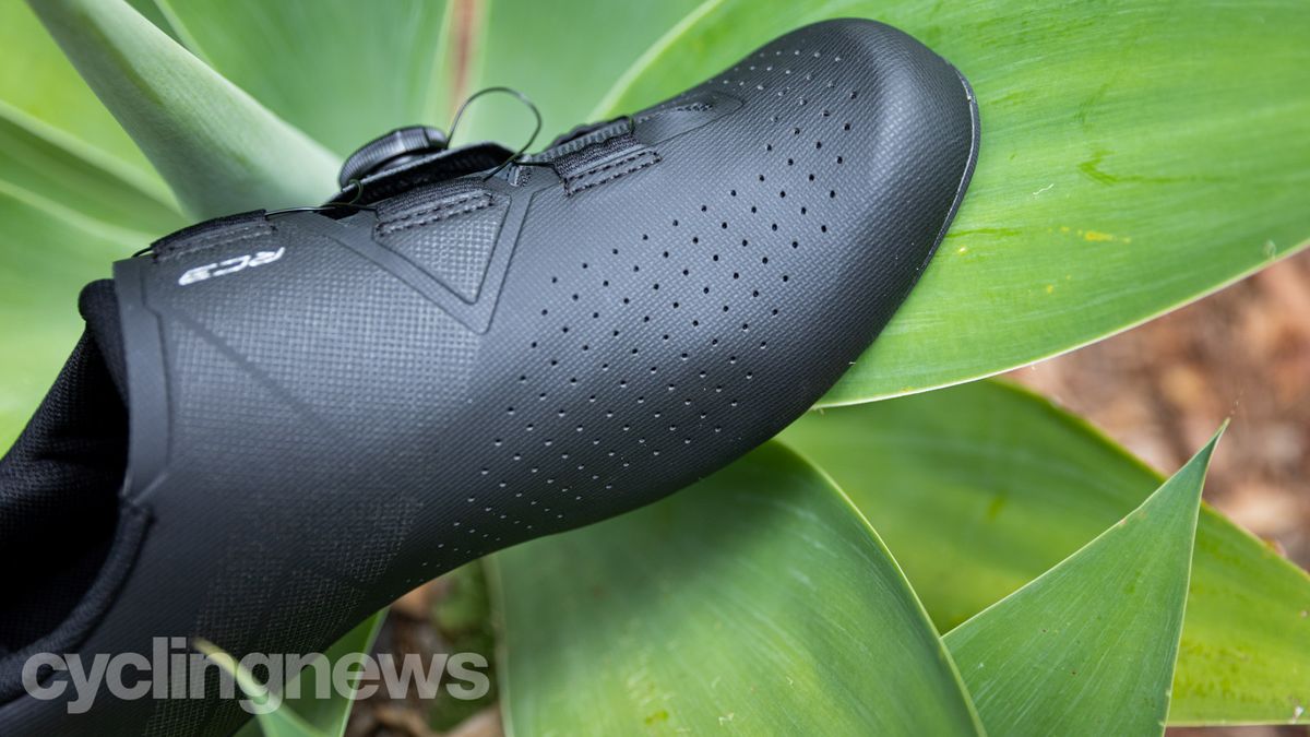 Shimano R3 Ree Shimano RC3 road shoes review | Cyclingnews