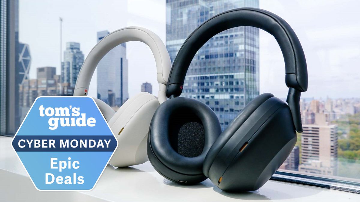 Sony WH-1000XM5 with Cyber Monday Epic Deals tag