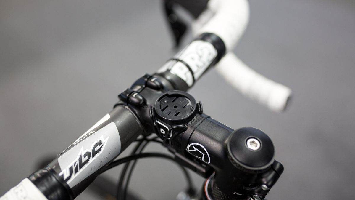 The standard rubber band Garmin mount for Le Bon