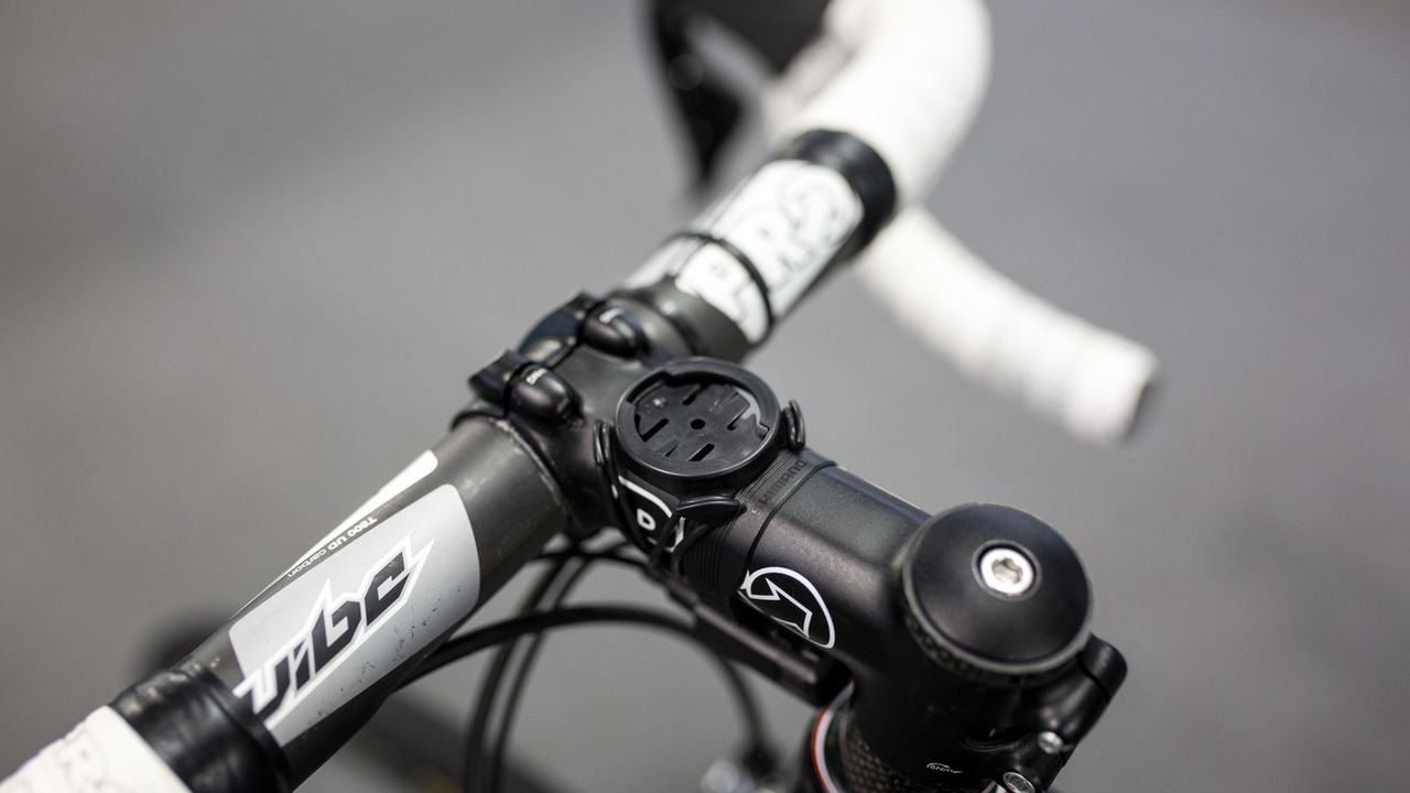 The standard rubber band Garmin mount for Le Bon