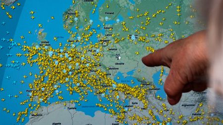 A finger points at the Flightradar24 website