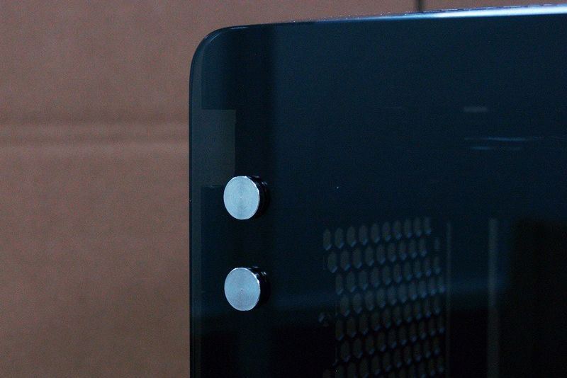 And the low-powered magnets on the other side of the glass panel