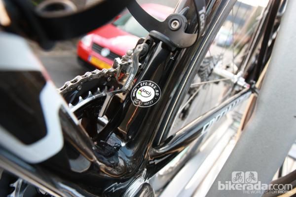 Tom Boonen's (Omega Pharma-QuickStep) new Specialized S-Works Roubaix (SL4) still uses the previous generation SRAM Red front derailleur (SRAM says the matching Specialized-specific chainrings aren't finished yet) but the new chain keeper has been added on.