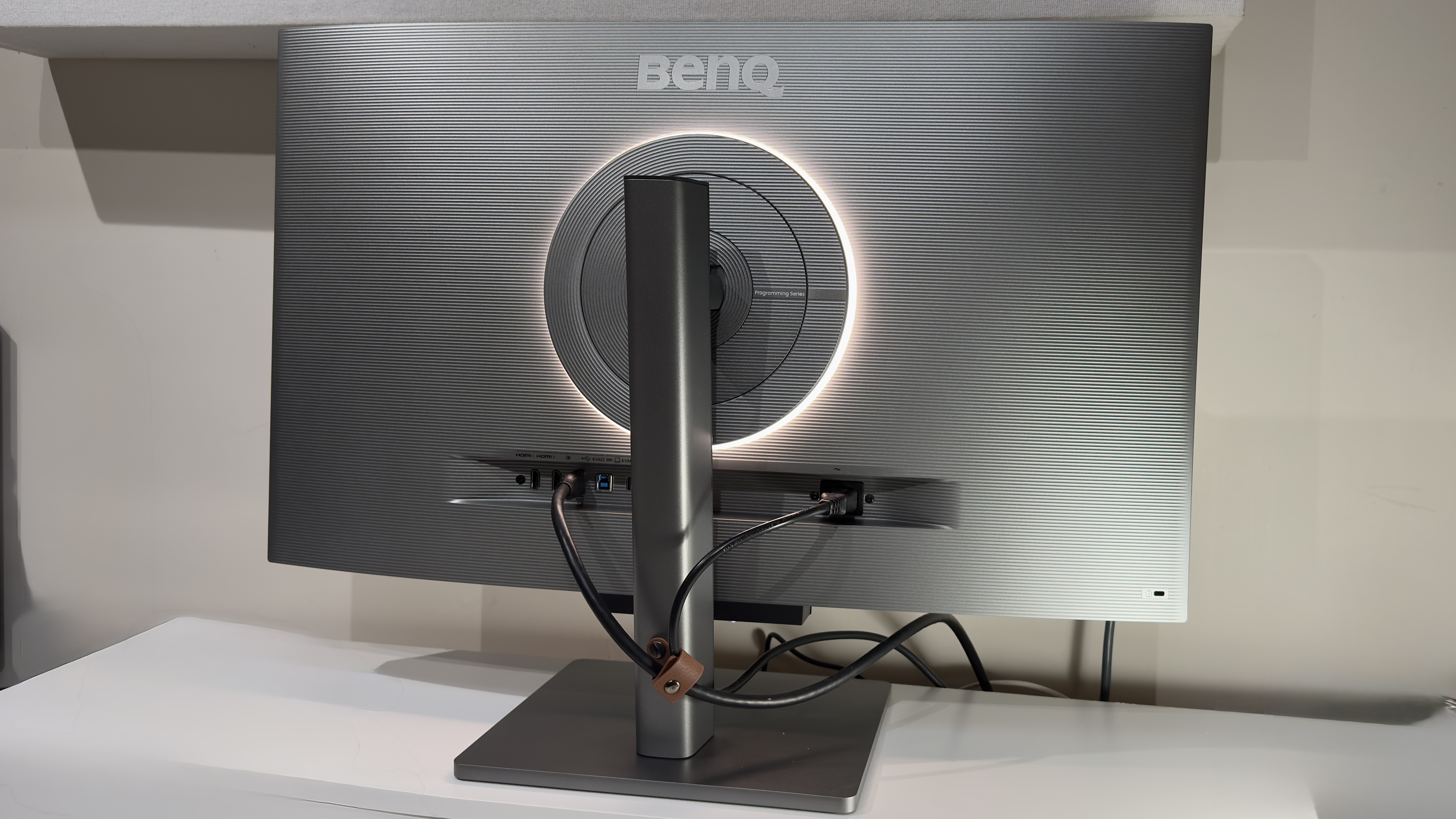 The BenQ RD320 monitor on a desk 