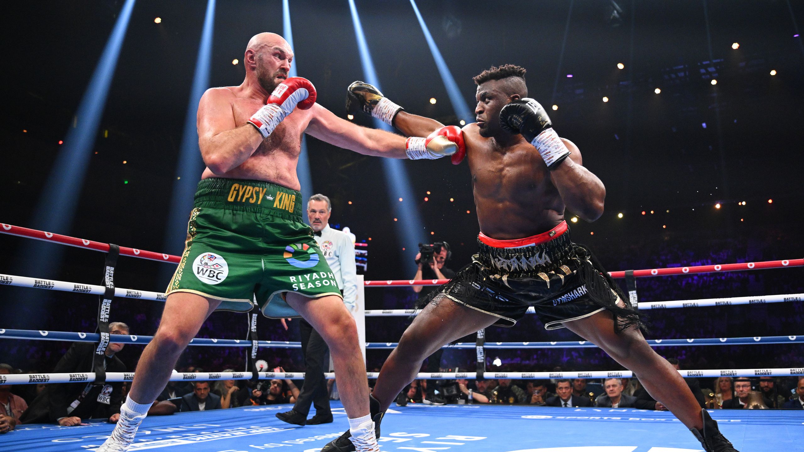 Boxing schedule 2025: Live stream every big fight, dates, results, Usyk ...