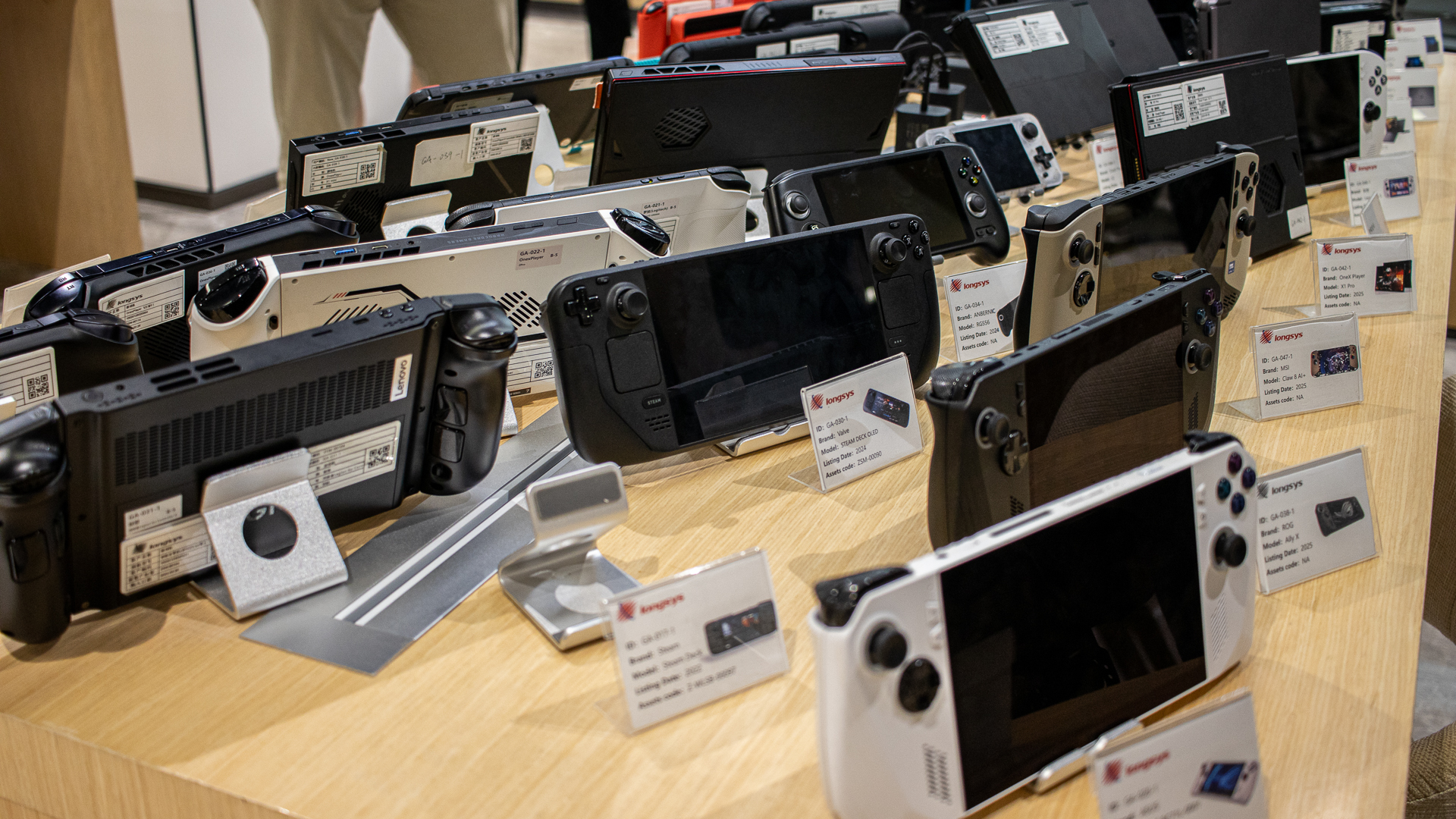 Different devices in the Longsys Quality Labs