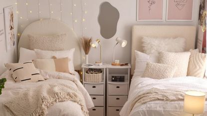 A neutral modern dorm bedroom with two twin beds
