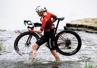 Gravel Earth Series: Geerike Schreurs takes impressive solo win as Tobias Kongstad sprints to victory at CORE4