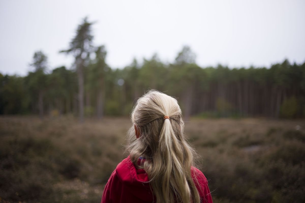 Leica M EV1 sample gallery: young girl gazing towards forest