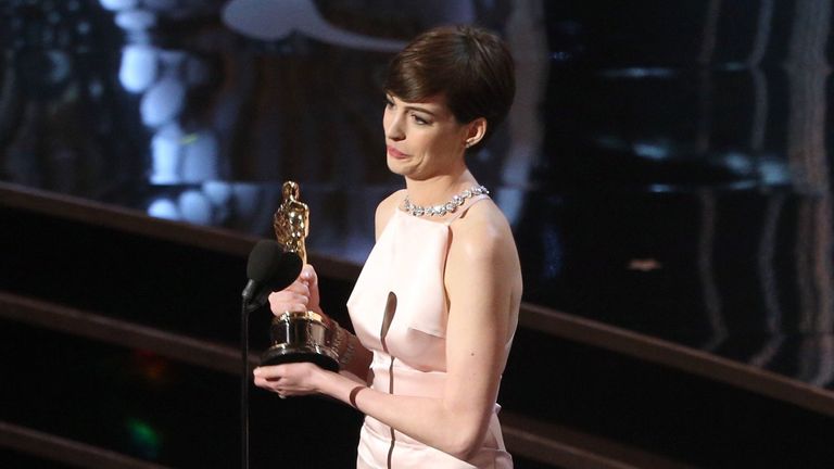 Anne Hathaway award show