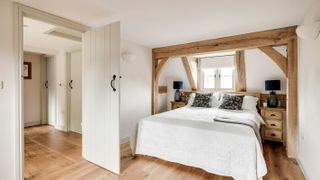 oak frame bedroom with exposed beams