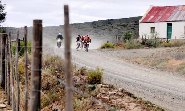 The lead group on the final stage at the Cape Pioneer Trek.