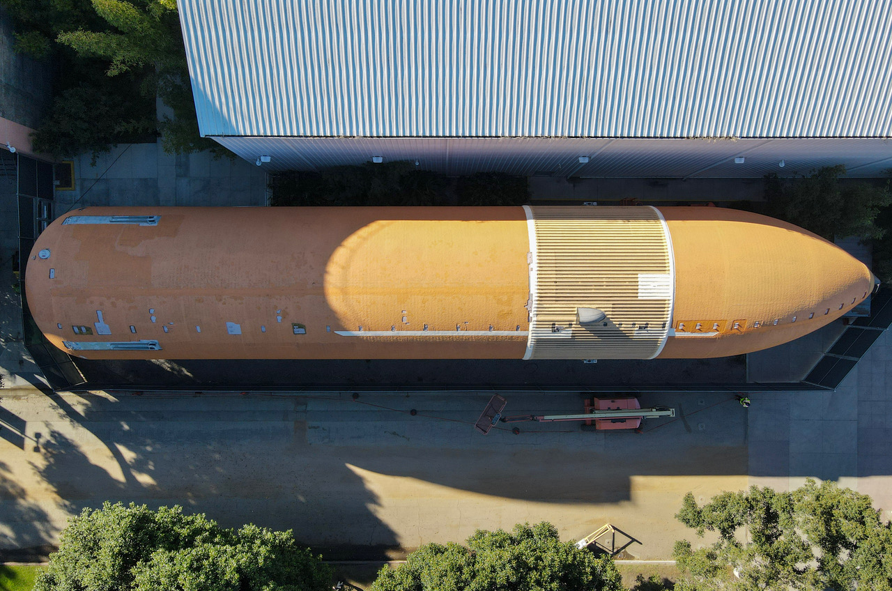 The last built-for-flight space shuttle external tank, ET-94, awaits its mating with the orbiter Endeavour in the new Samuel Oschin Air and Space Center.