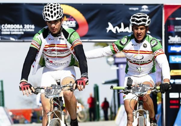 Stage winners Alejandro Diaz De La Pe&ntilde;a and Luis Leao Pinto (Hispano-Luso)