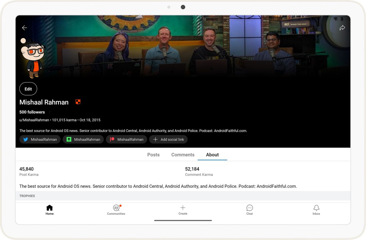 Fullscreen Reddit on the Pixel Tablet running Android 14 QPR1 Beta 1