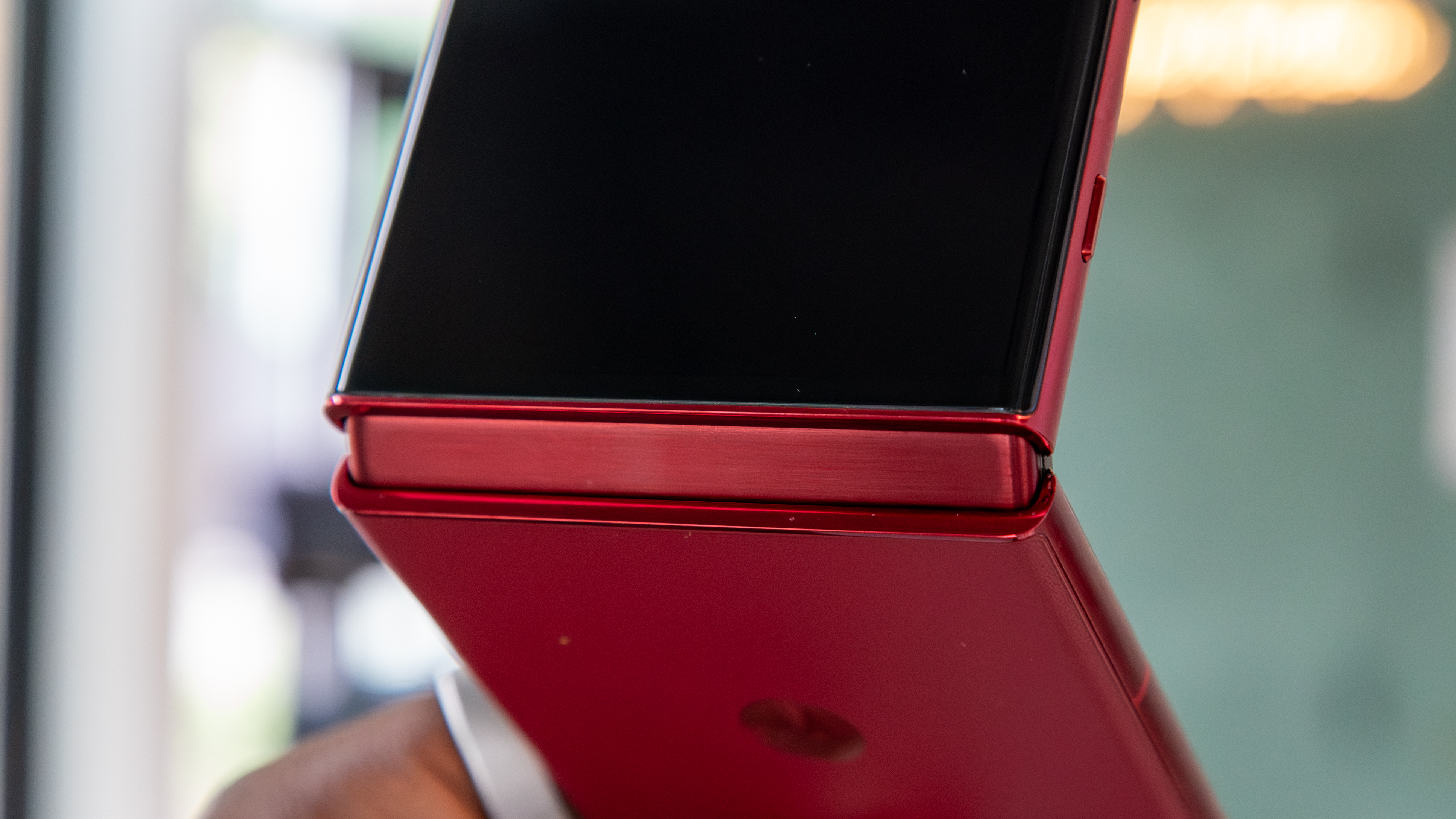 The Razr Ultra 2025 hinge