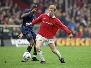 Paul Scholes on the ball for Manchester United against Wimbledon at Selhurst Park in 1999.