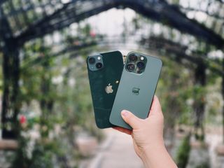 Green iPhone 13 and Alpine Green iPhone 13 Pro