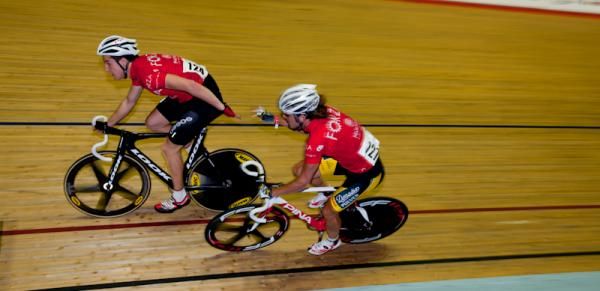 Claudio Imhof and Seb Donadio hand sling in the Madison