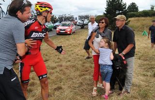 Philippe Gilbert confronts dog owner, Tour de France 2012, stage 18