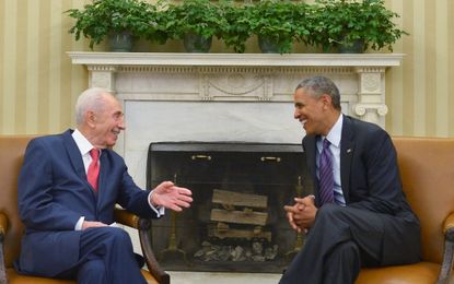 Barack Obama and Shimon Peres in the Oval Office.