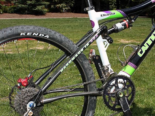 Carbon fibre front and rear triangles help keep the weight down on the Cannondale Scalpel frame.