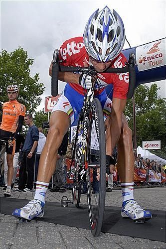 Tom Boonen (Quick Step) does a final check of his gear before the stage.