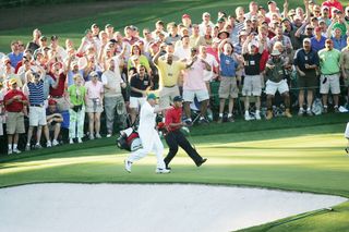 Tiger Woods Chip 16th Augusta