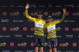 UCI Gravel World Series: Lisa Bone takes solo win at Around the Pot, Matt Beers darts ahead of Cape Epic teammate Tristan Nortje