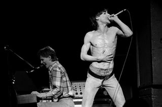 Bowie plays back-up with Iggy Pop in 1977