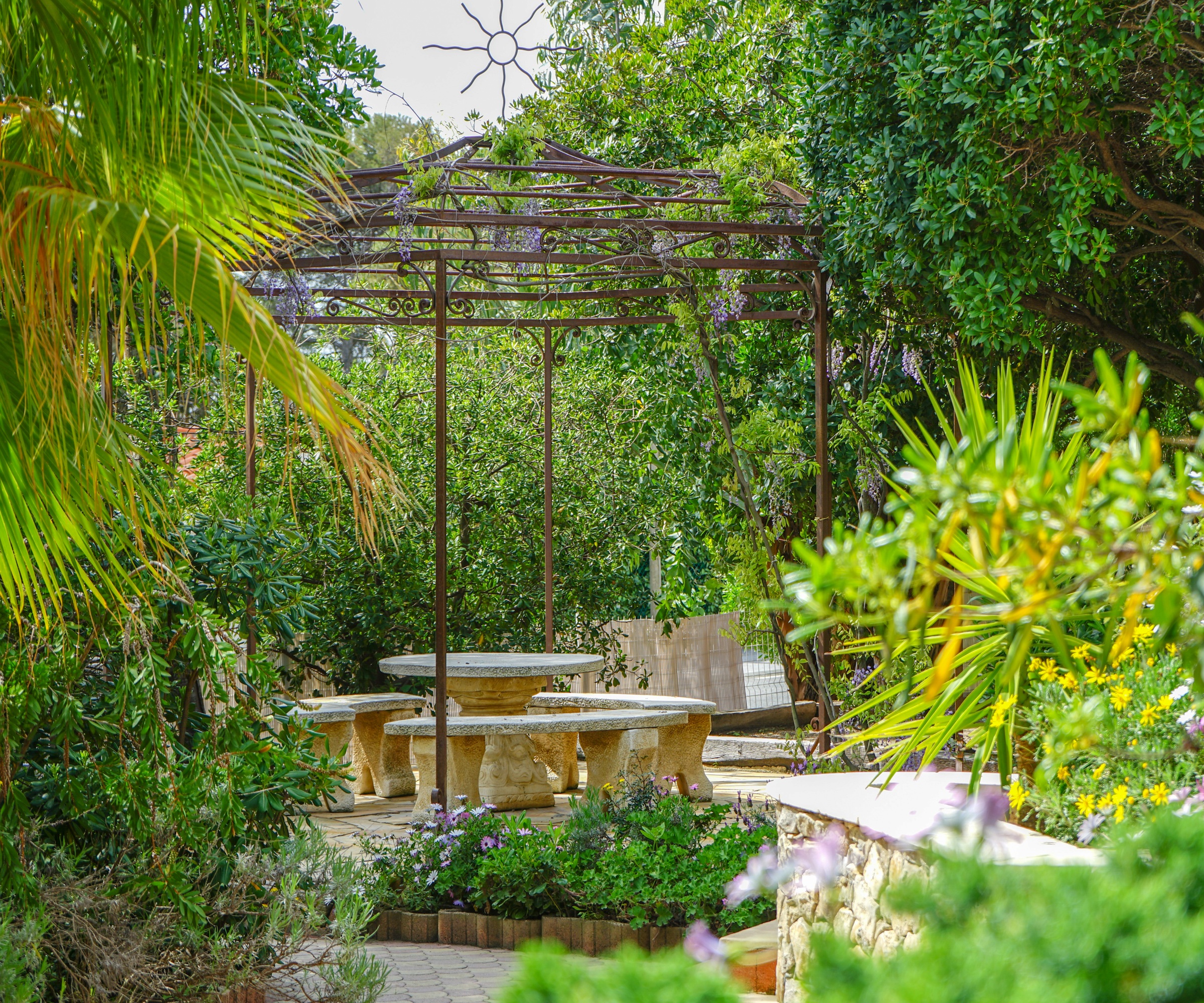 Central seating area, pergola