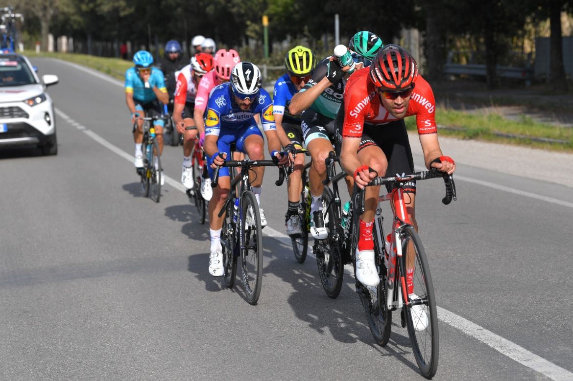 Tom Dumoulin (Team Sunweb) powering along the chase group behind Lutsenko