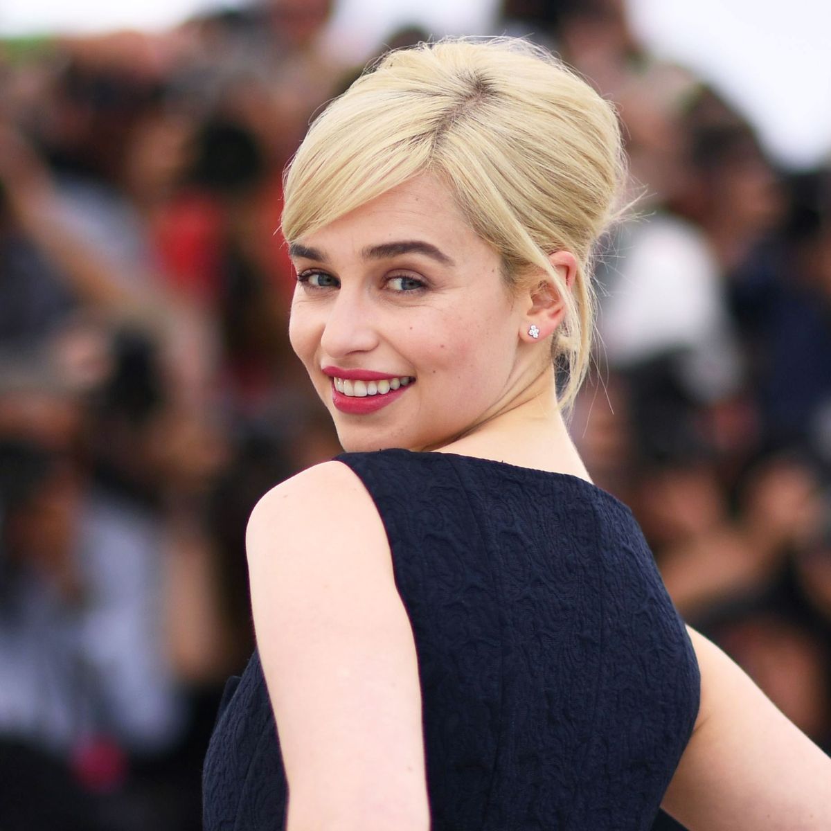 Emilia Clarke Wants to Keep the Actual Iron Throne Now That Game of ...
