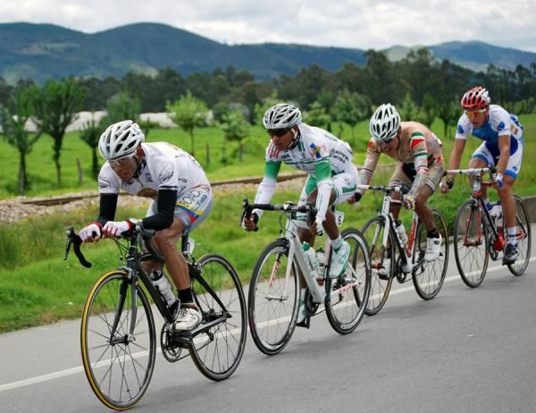 Gregorio Ladino (Boyaca Orgullo de America) chases the leaders.