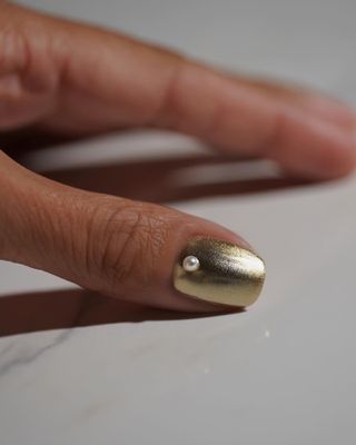 @iramshelton gold manicure