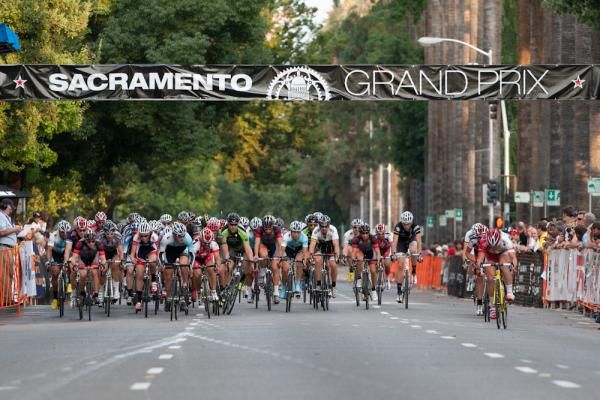 Pro Men's field started seeing attacks on the second lap, indicating an exciting 80 minutes of racing ahead.