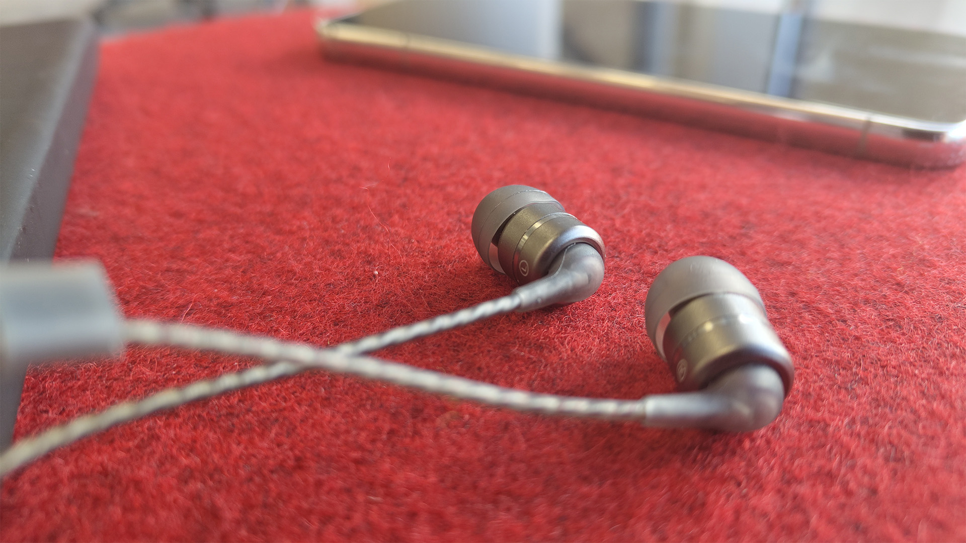 SoundMagic E80D wired in-ear headphones