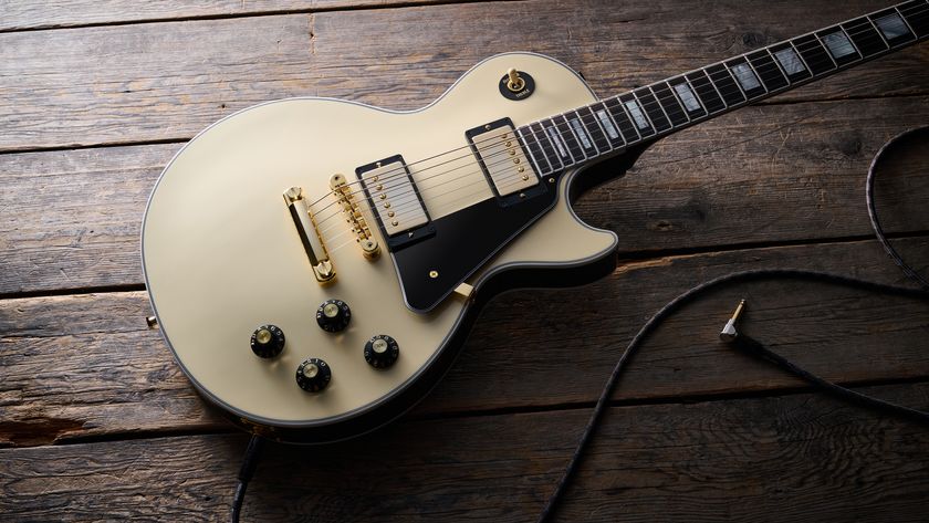 Gibson Les Paul Custom 70s in Buttercream (off-white) finish with gold hardware, block inlays and split-diamond headstock