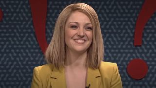 Abby Elliott smiling on SNL.