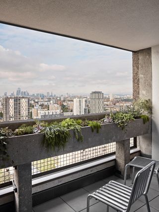 Balcony with restored concrete planters
