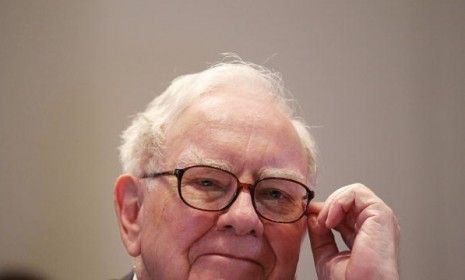 Insider trading may have happened right under Warren Buffet&amp;#039;s nose and now his shareholders and, possibly, the public want some answers from the octogenarian.