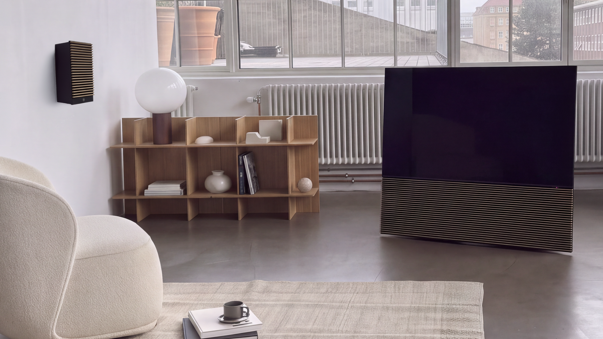 Lifestyle photos of the Canvas BACCH 3D with Silverback speakers from System Audio