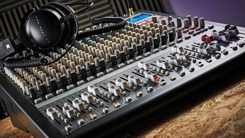 Korg SoundLink MW-2408 Hybrid mixer