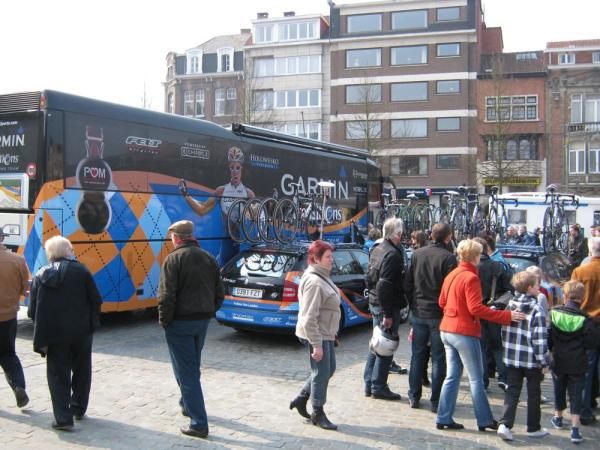 The crowd gathered as the Garmin-Transitions team arrived