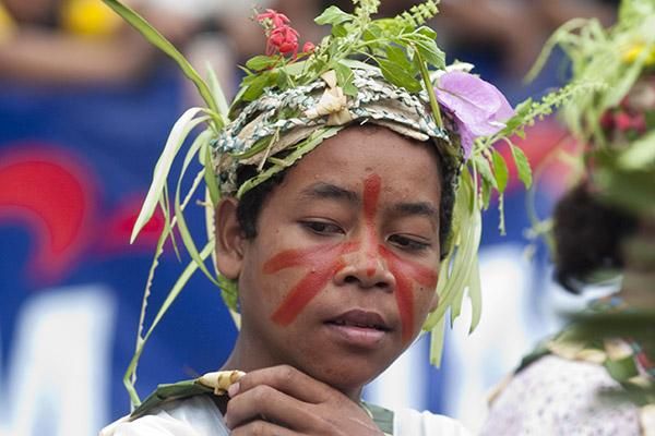 A Malaysian performer goes through his act prior to the start of stage five in Tapah.