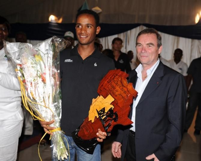 2014 Tropicale Amissa Bongo winner Natnael Berhane with Bernard Hinault.