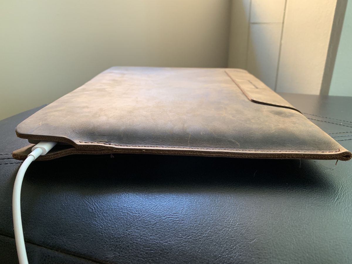 Waterfield Designs VERO Sleeve charging