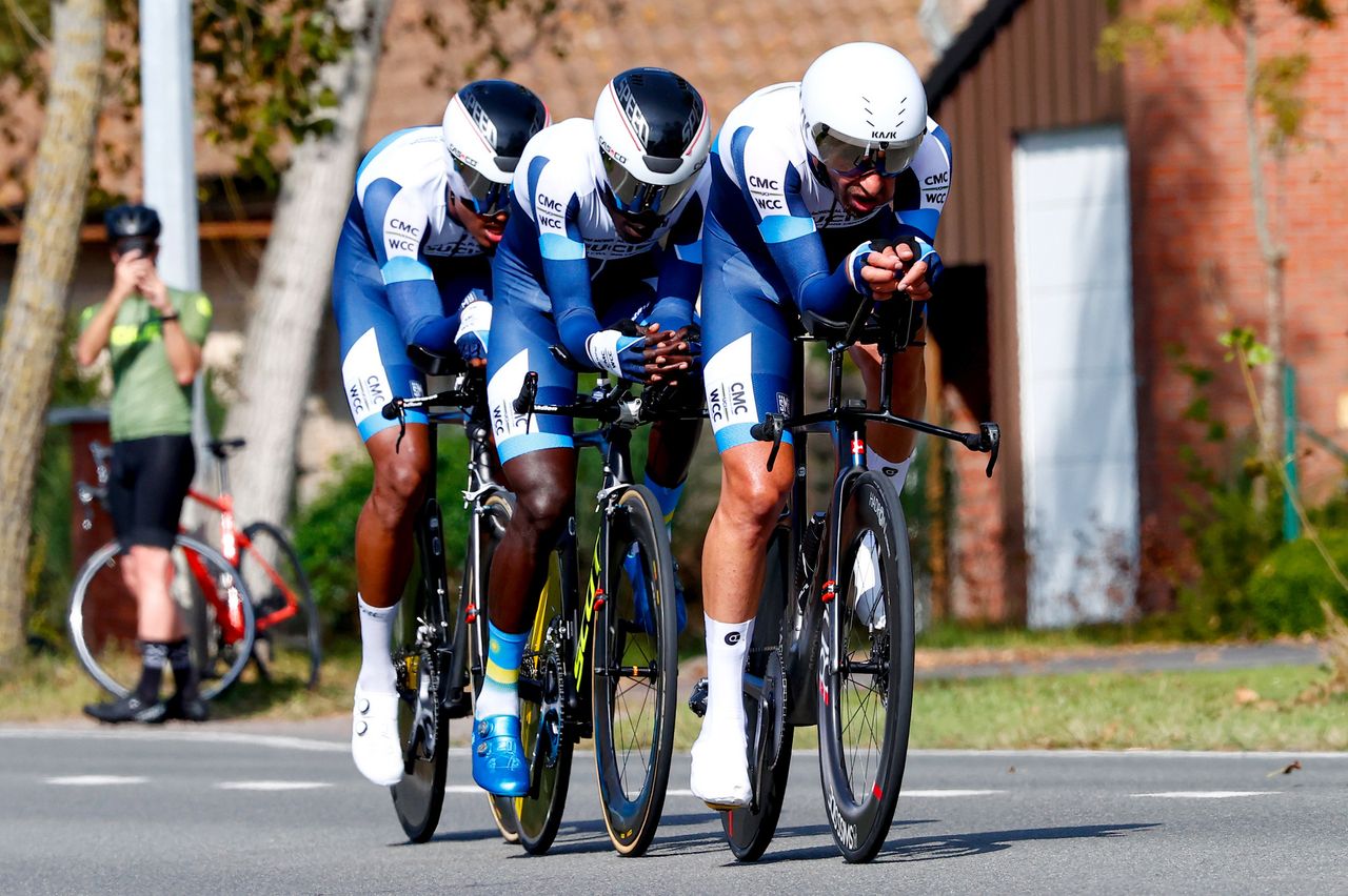 2021 UCI World Championships Flanders Mixed Relay Knokke Heist Bruges 443 km 22092021 Daumont Paul burkina Faso Habimana Jean Eric Rwanda Wais Ahmad Badreddin Syria photo Luca BettiniBettiniPhoto2021